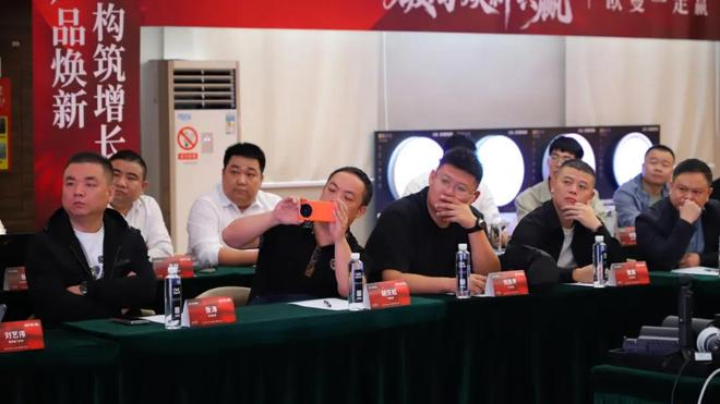 欧曼照明重磅发布轻智能全生态！(图5)