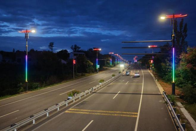 灯光暖城智联赋能！当阳智慧路灯点亮城市新夜景(图2)