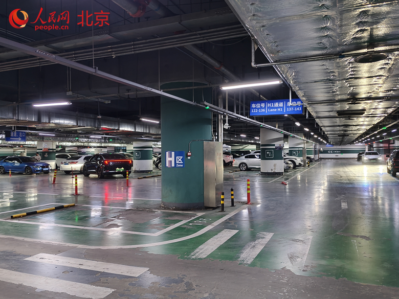 探访升级后的北京南站地下停车场：“小动物”帮忙+智慧导航打车更便捷(图1)