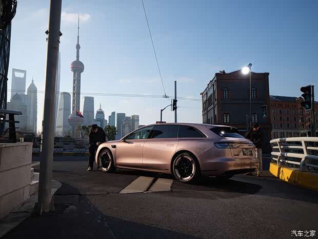 年内享界还将推出MPV等车型享界S9T全新配色实车图曝光(图1)