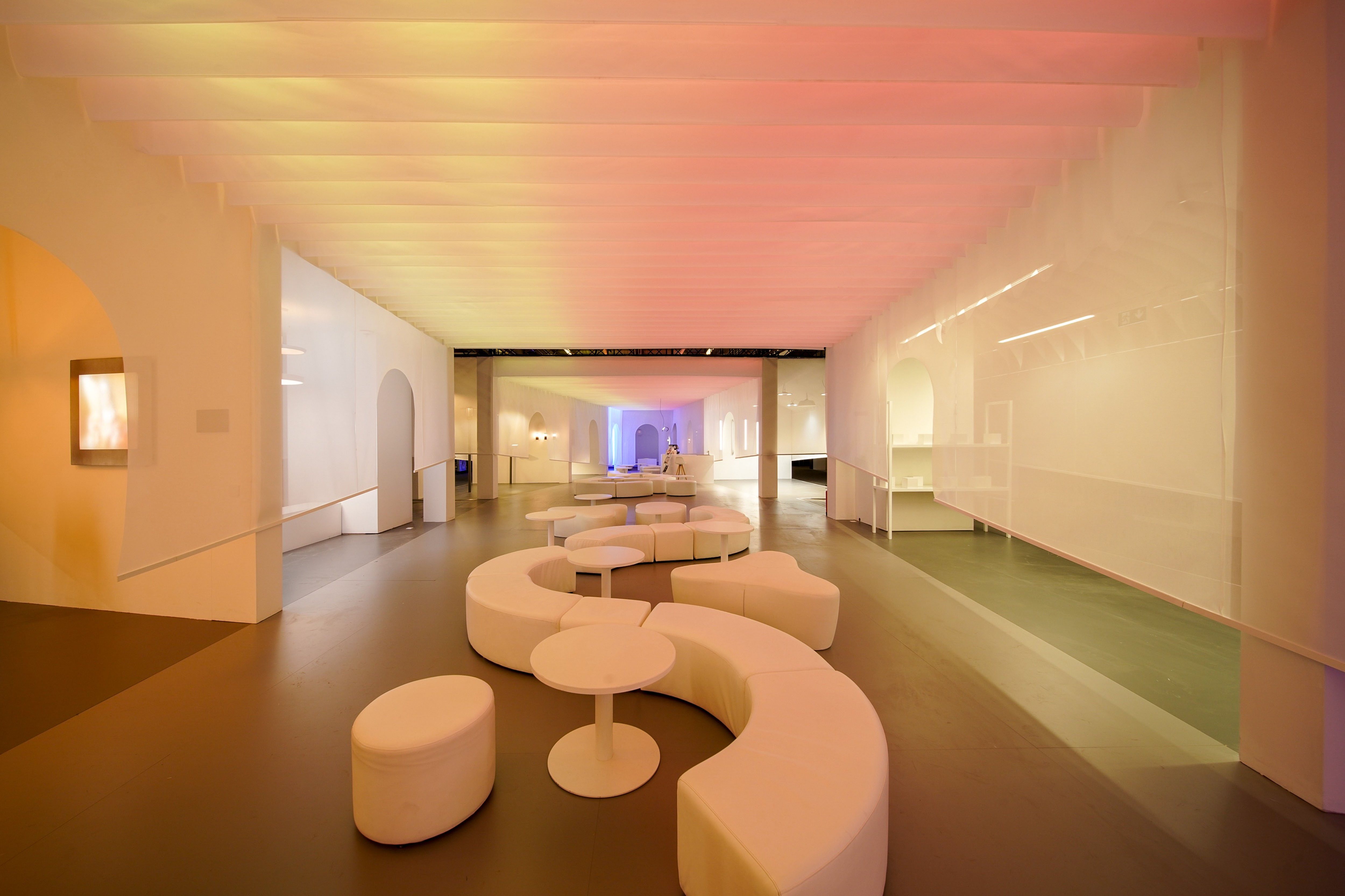 五度闪耀法兰克福：欧普照明携设计品牌OLL与OMA共塑全球光影版图(图3)