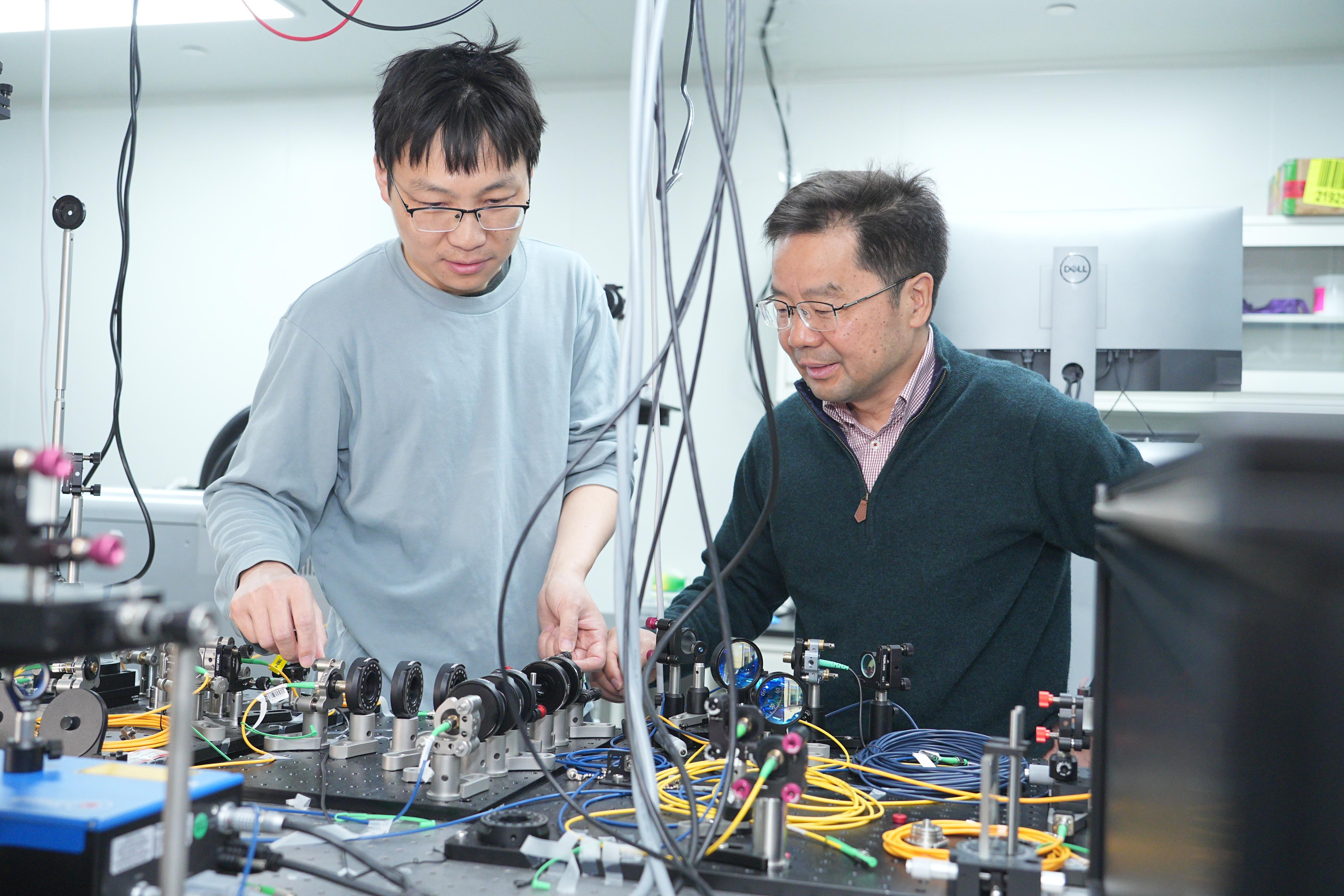 我国量子光源获重要突破！新型双光子发射器性能达国际领先(图2)