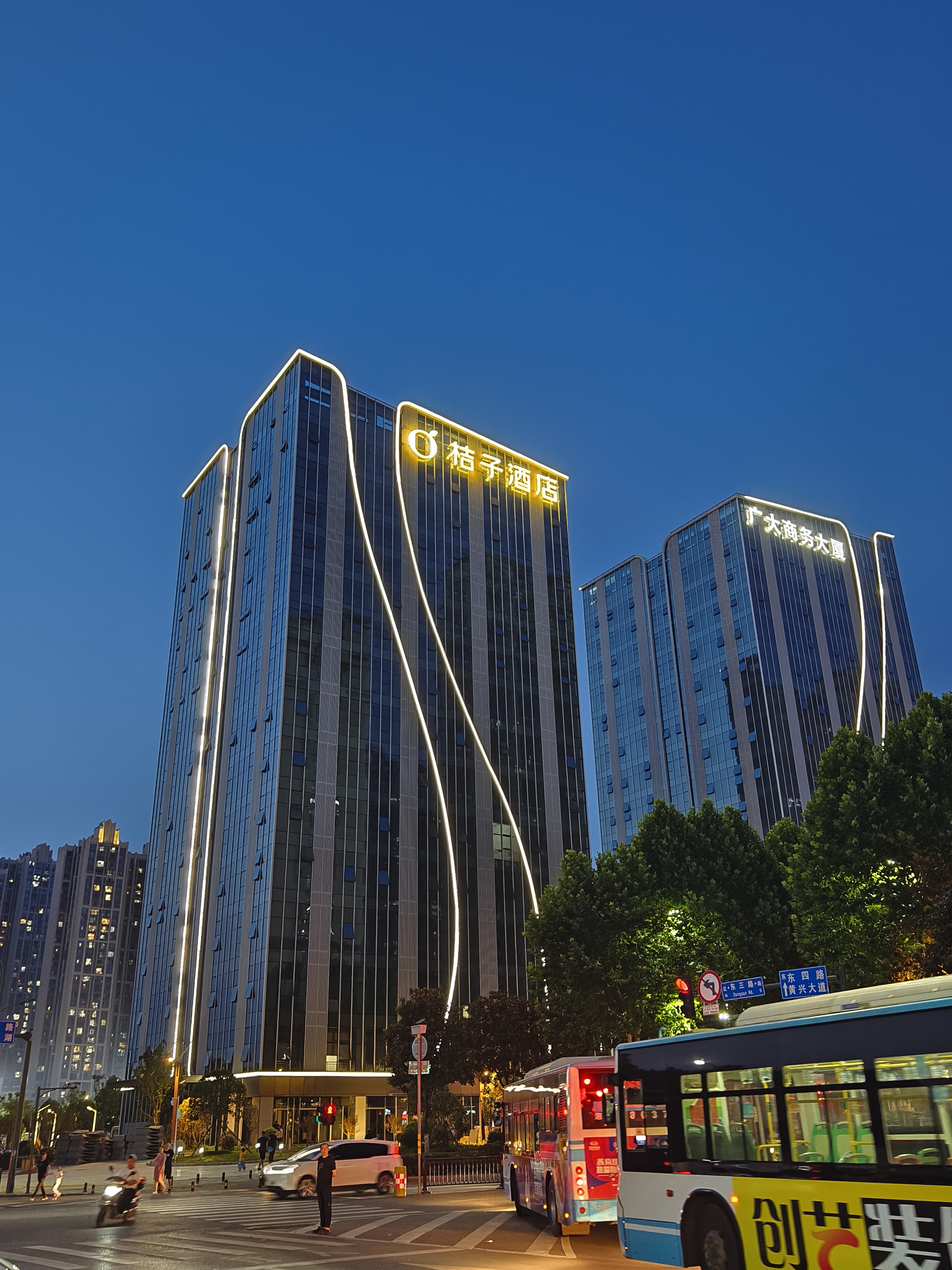 2026湖南线条灯服务商综合能力评估与选择指南(图1)